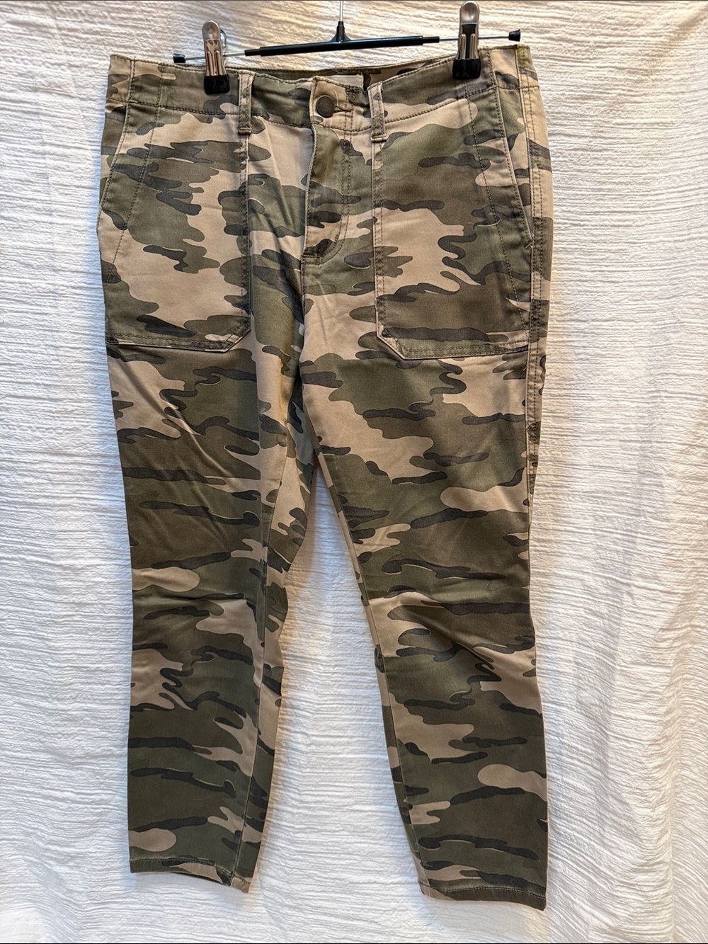 Caslon Men's Camouflage Cargo Pants in Olive and Tan